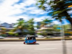 Tim Balap Formula E Terpikat dengan Bajaj di Jakarta