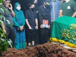 Jenazah Pilot Citilink Dimakamkan di TPU Pondok Kelapa