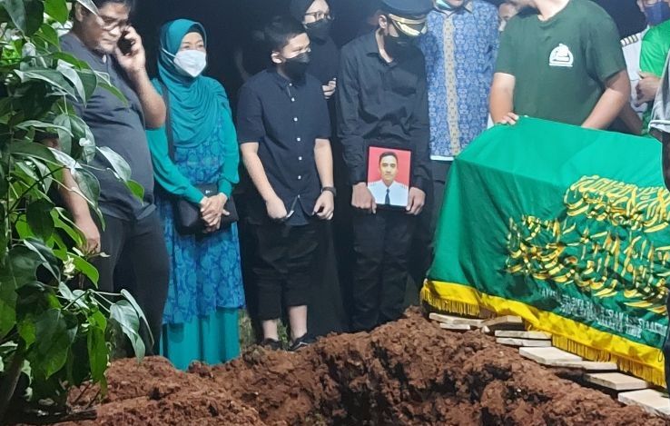 Jenazah Pilot Citilink Dimakamkan di TPU Pondok Kelapa