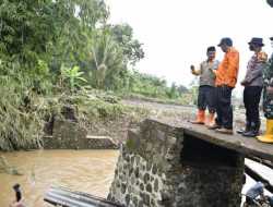 Kantor BRI di Garut Ambuk Akibat Gempa
