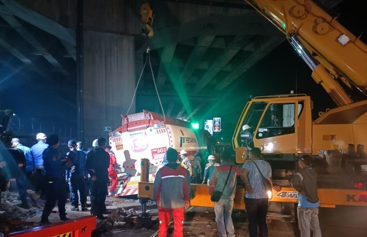 Truk Tangki Pertamina yang Tabrak Pengendara di Cibubur Dievakuasi
