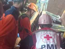 Bantu Korban Longsor, PMI Sukabumi Langsung Turun Tangan