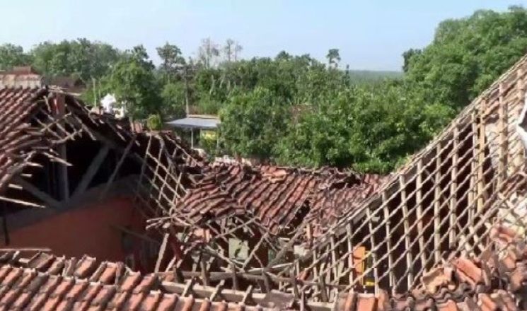 Berusia Tua, Atap Bangunan Sekolah Dasar di Sidolaju Ngawi Ambruk