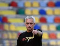 BURSA TRANSFER – Jose Mourinho Turun Langsung Bujuk Wijnaldum ke AS Roma