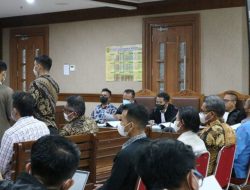 Sidang Kasus Suap: Saksi Sebut Eks Dirjen Kemendagri Tagih Rp900 Juta dari Muna Barat