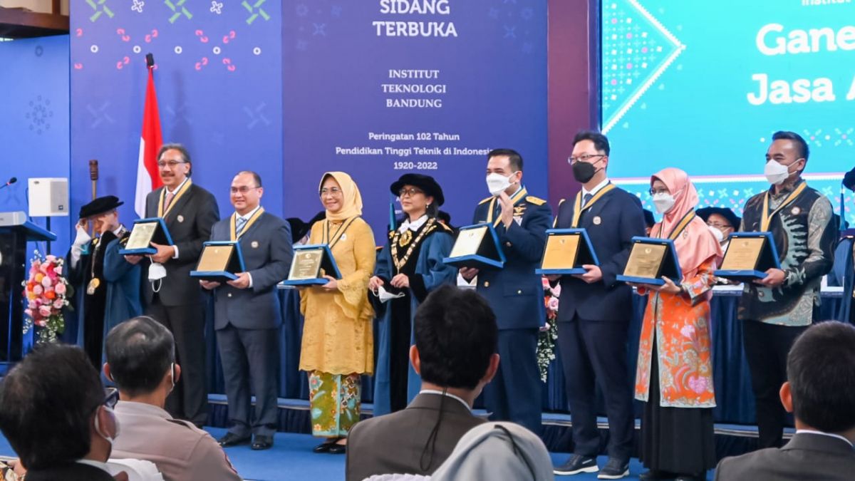 102 Tahun Pendidikan Tinggi Teknik Indonesia, Hetifah Raih Penghargaan Ganesa Wirya Jasa Adiutama dari ITB