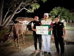 Tumbuhkan Budaya Filantropi, HIPMI Peduli Karawang Gandeng Baznas Karawang Bagikan Hewan Kurban