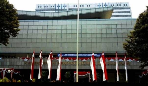 kemendikbud dpr