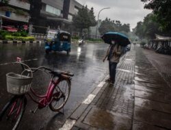 Asik, Tiga Wilayah Jakarta Diprediksi Hujan Ringan dan Suhu di Bawah 33 Derajat Celcius, Senin Ini