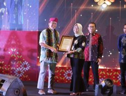 Menteri ESDM Raih Penghargaan Pemimpin Terpopuler di Media Online