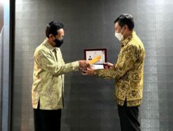 Sri Sultan Terima Uang Rupiah Baru Berseri Tanggal Kelahirannya