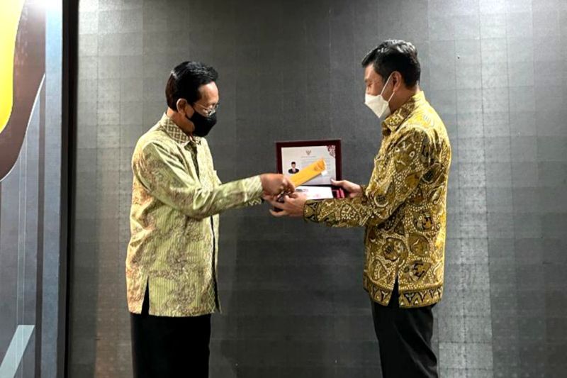Sri Sultan Terima Uang Rupiah Baru Berseri Tanggal Kelahirannya