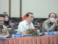 Harga Minyak Dunia Turun, Kamrussamad: Ini Kok Harga BBM Malah Naik?