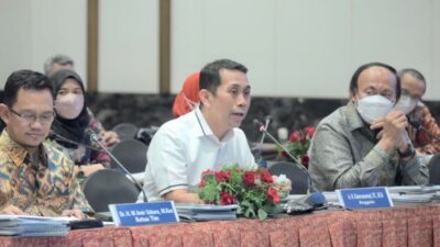 Harga Minyak Dunia Turun, Kamrussamad: Ini Kok Harga BBM Malah Naik?