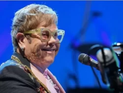 Elton John Umumkan Tak Lagi Gunakan Twitter
