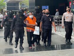 KPK Jebloskan Eks Bupati Mimika Eltinus Omaleng ke Lapas