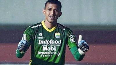 LIGA 1 INDONESIA – Dokter Persib Pastikan Cedera Patah Tulang Kiper Teja Sudah Pulih
