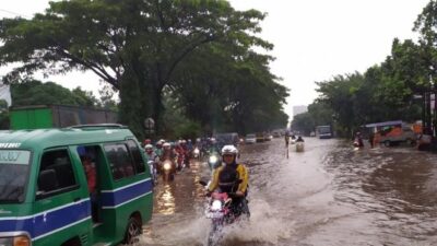 Genangan, Pengendara Motor