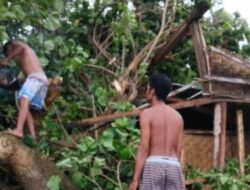 Puluhan Rumah di Desa Tanjung Luar Lombok Disapu Bersih Puting Beliung