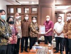 Menkop Terima Dokumen SNI Minyak Makan Merah dari BSN
