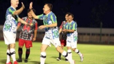 Presiden FIFA dan Ketum PSSI Cetak Gol di Laga Persahabatan