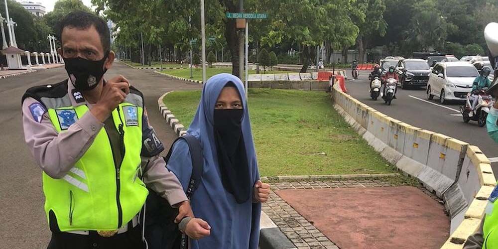 Terobos Istana Merdeka, Wanita Pembawa Senjata Diamankan