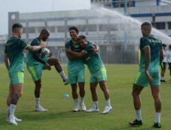 Luis Milla Minta Anak Asuhnya Beri Kontribusi ke Persib Bandung