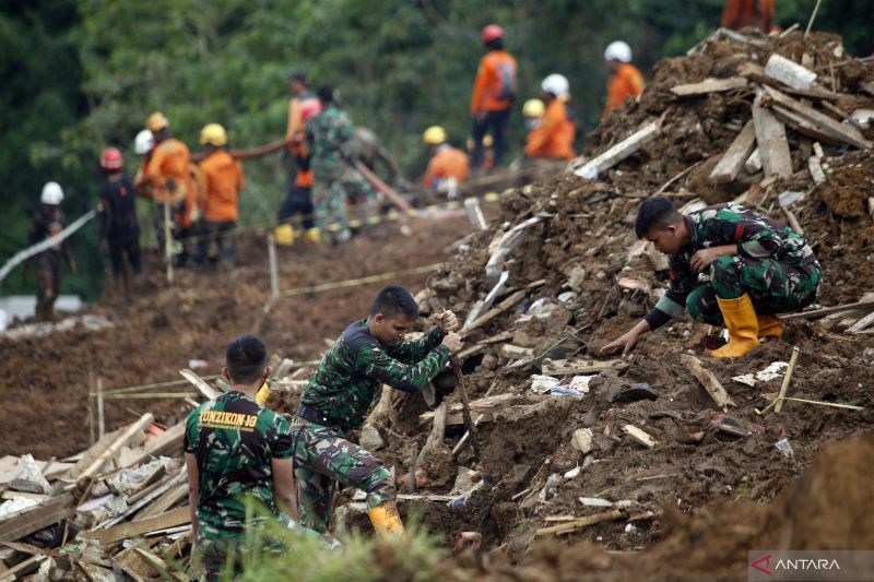 Kebutuhan Pokok, Pencarian Sembilan Orang, UGM