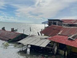 Rumah Warga di Pesisir Kelurahan Penyengat Kepri Roboh Diterjang Angin