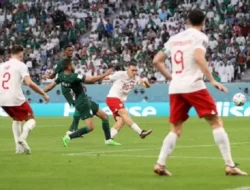 Polandia Hajar Arab Saudi 2-0