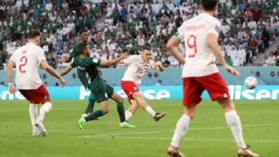 Polandia Hajar Arab Saudi 2-0