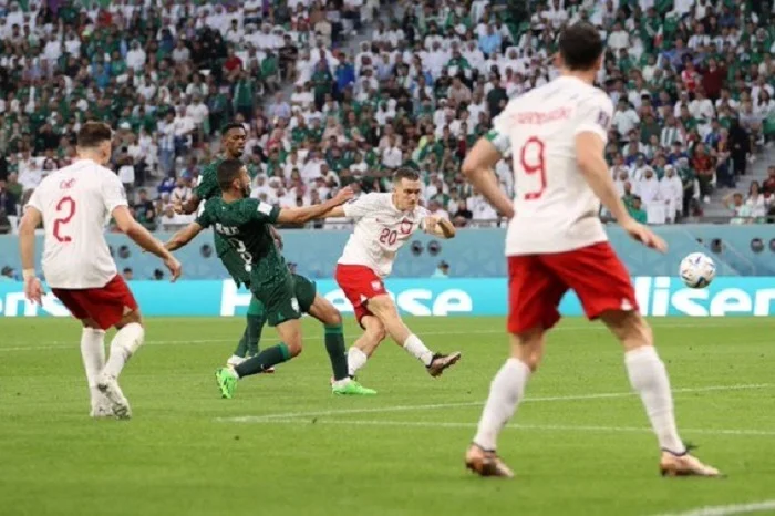 Polandia Hajar Arab Saudi 2-0