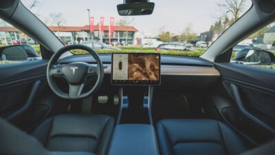 Pengemudi Tesla Tabrak Pengendara di Washington Diduga Gunakan Mode FSD