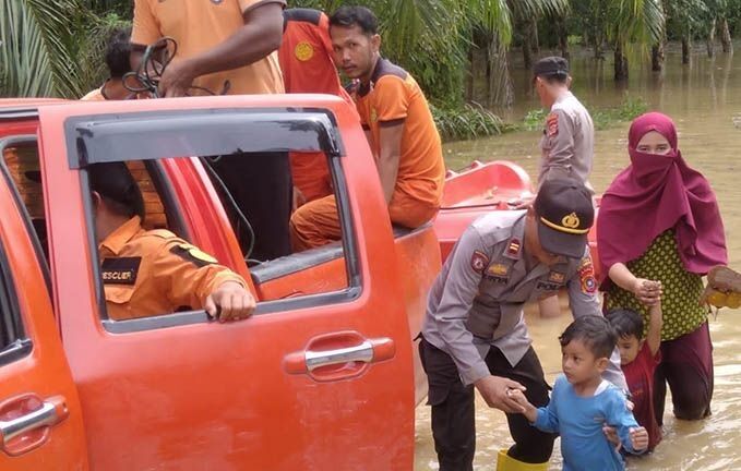 Mengungsi Akibat Banjir, Aceh Tamiang