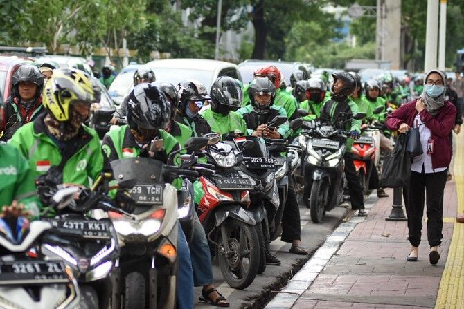 Menaker Yassierli Desak Aplikator Transparan Soal 'THR' Ojol dan Kurir 2026