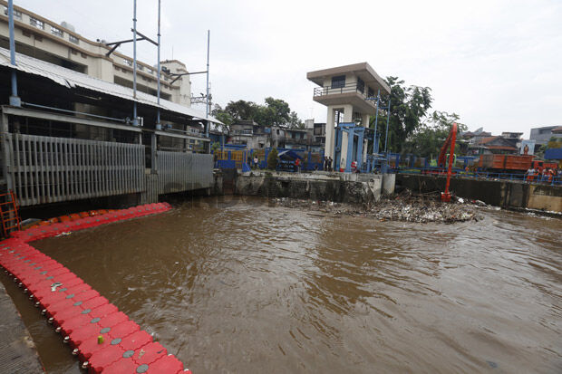 Tinggi Air di Pintu Pasar Ikan Siaga 2