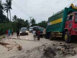 Jalan Lintas Riau-Sumbar Amblas akibat Curah Hujan