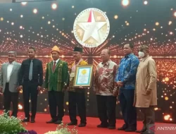 Jimly Asshiddiqie Raih 3 Rekor dari Leprid Sebagai Penulis Buku Terbanyak