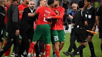 Kesal Merasa Dicurangi Wasit, Hakimi Serang Presiden FIFA