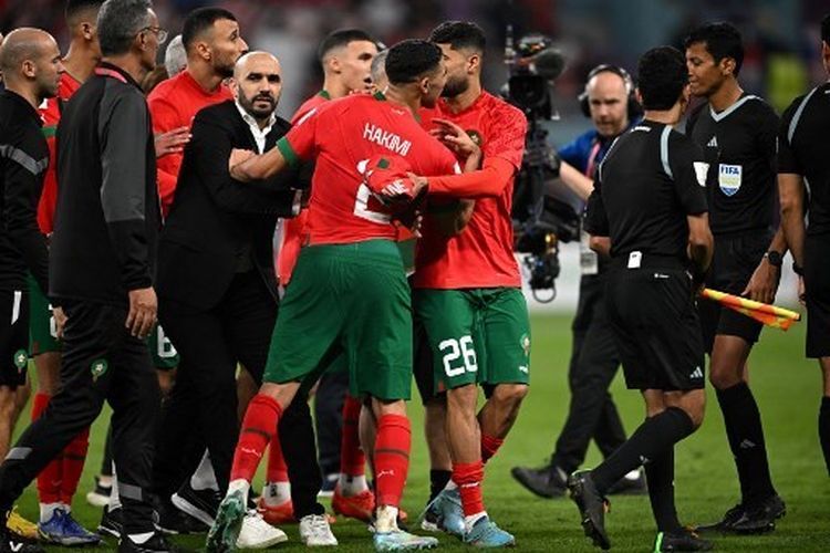Kesal Merasa Dicurangi Wasit, Hakimi Serang Presiden FIFA