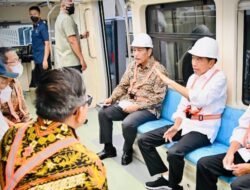 Coba Naik LRT, Jokowi: Nyaman dan Sangat Cepat Sekali