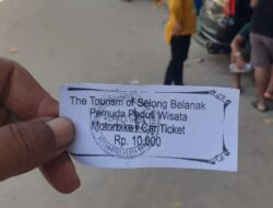 Pengunjung Pantai Selong Belanak Kecewa, Biaya Parkir Tinggi