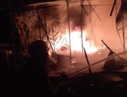 Lapak Barang Bekas di Jalan Kampung Kramat Cipayung Ludes Terbakar