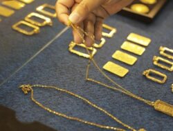 Antam Lansir Harga Emas Naik Jadi Rp1.035.000 per Gram