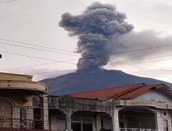 Semburan Gunung Kerinci Capai 1.200 Meter