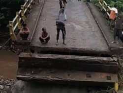 Hujan Deras Guyur Kupang, Jembatan Nunpisan Putus Tergerus Banjir