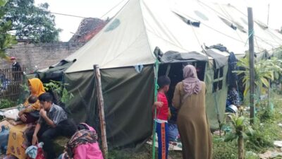 Tenda Darurat Didirikan di RS Unair Surabaya Pasca Gempa