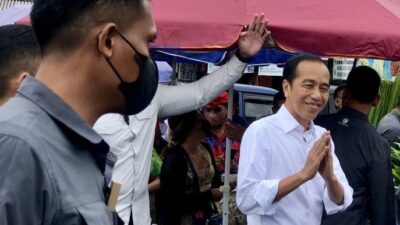 Presiden Jokowi Cek Harga Bahan Pokok di Pasar Baturiti Tabanan