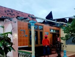 Belasan Rumah Warga di Situbondo Rusak Diterjang Angin Kencang Disertai Hujan