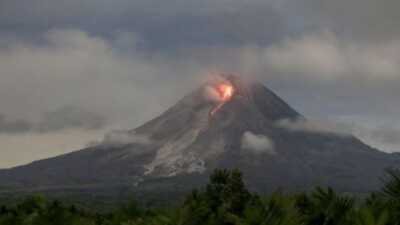 Gunung Merapi Alami Gempa Guguran Sebanyak 71 Kali